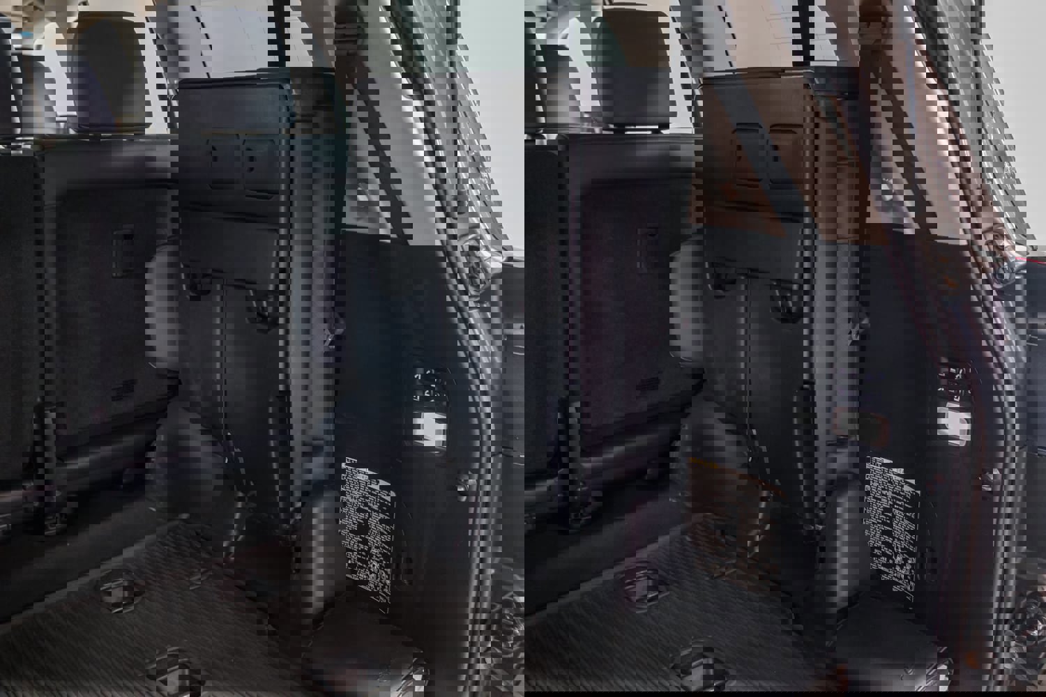 Used 2020 Lexus LX 570 4WD w/ Luxury Package image 44