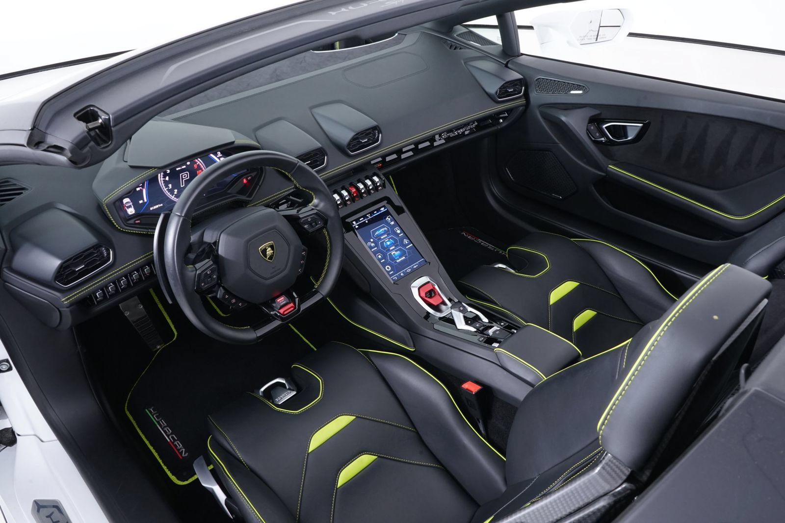 Used 2020 Lamborghini Huracan EVO RWD image 22