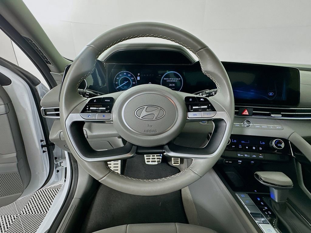 Certified 2025 Hyundai Elantra SEL image 11