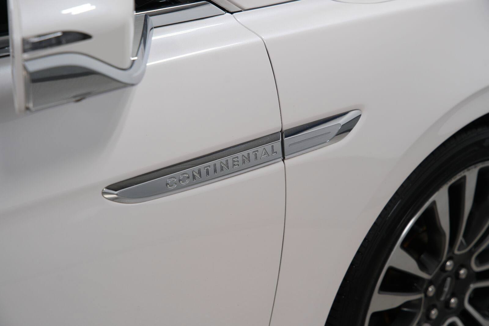 Used 2019 Lincoln Continental Reserve AWD/4WD image 27