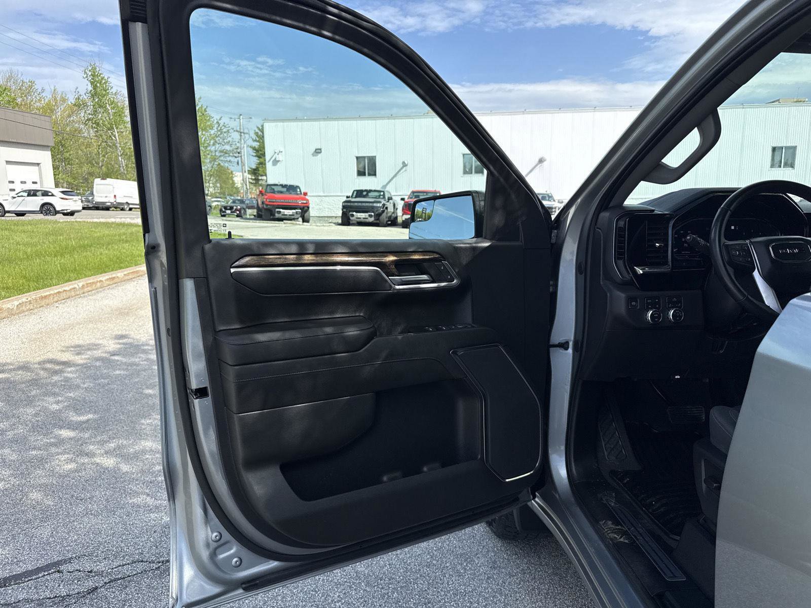 Used 2023 GMC Sierra 1500 Elevation w/ X31 Off-Road Package AWD/4WD image 13