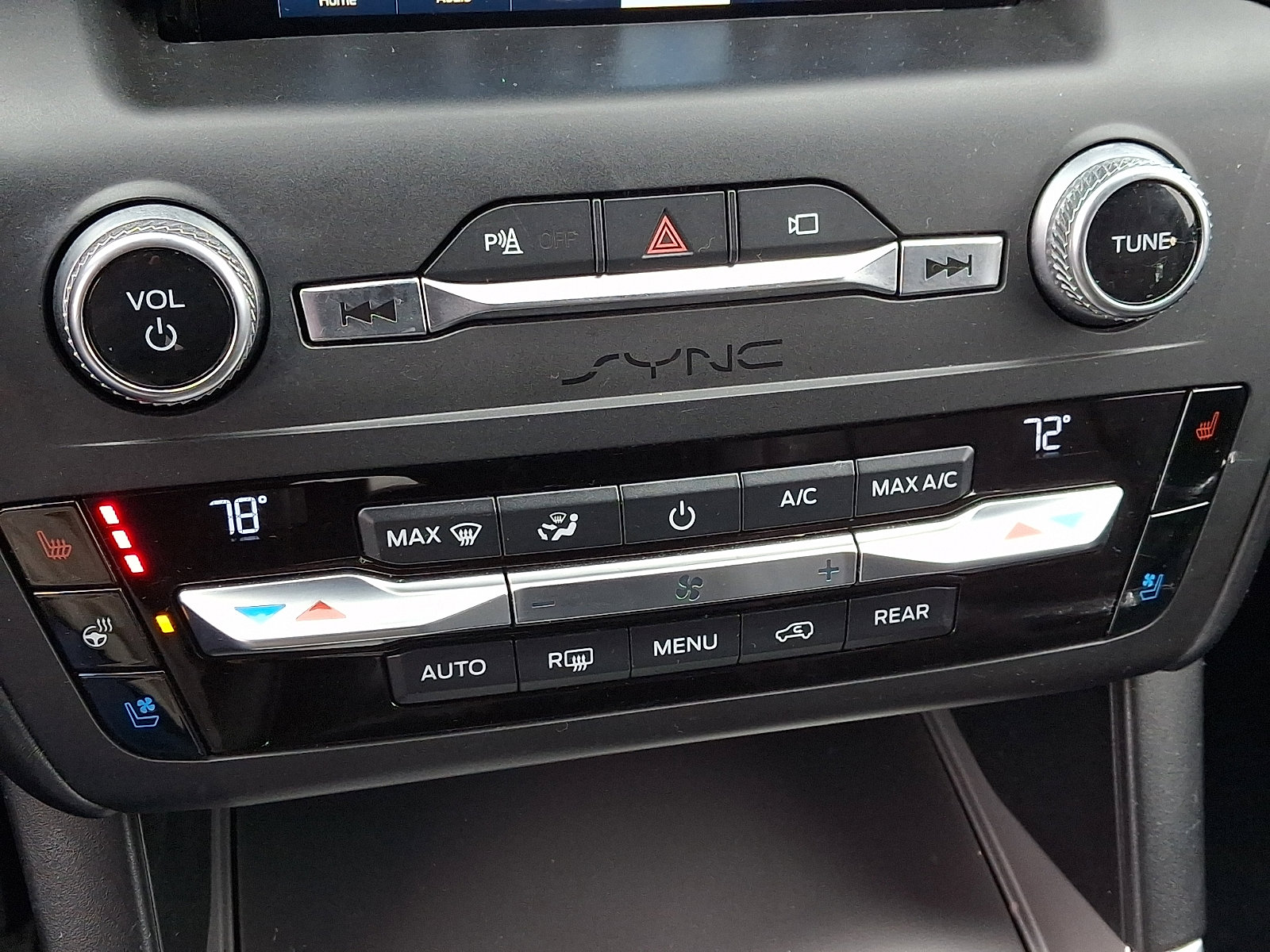 Used 2020 Ford Explorer Platinum w/ Premium Technology Package image 18