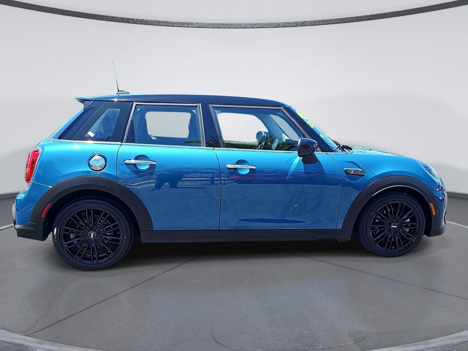 Used 2023 MINI Cooper S FWD image 2