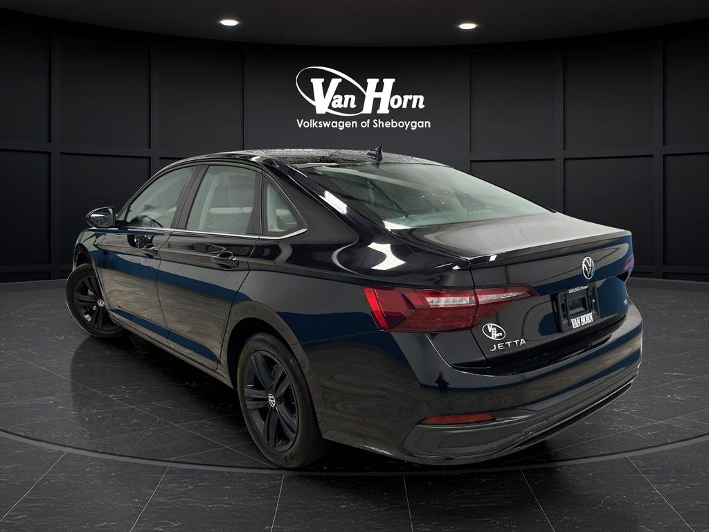 Used 2024 Volkswagen Jetta SE w/ Panoramic Sunroof Package FWD image 5