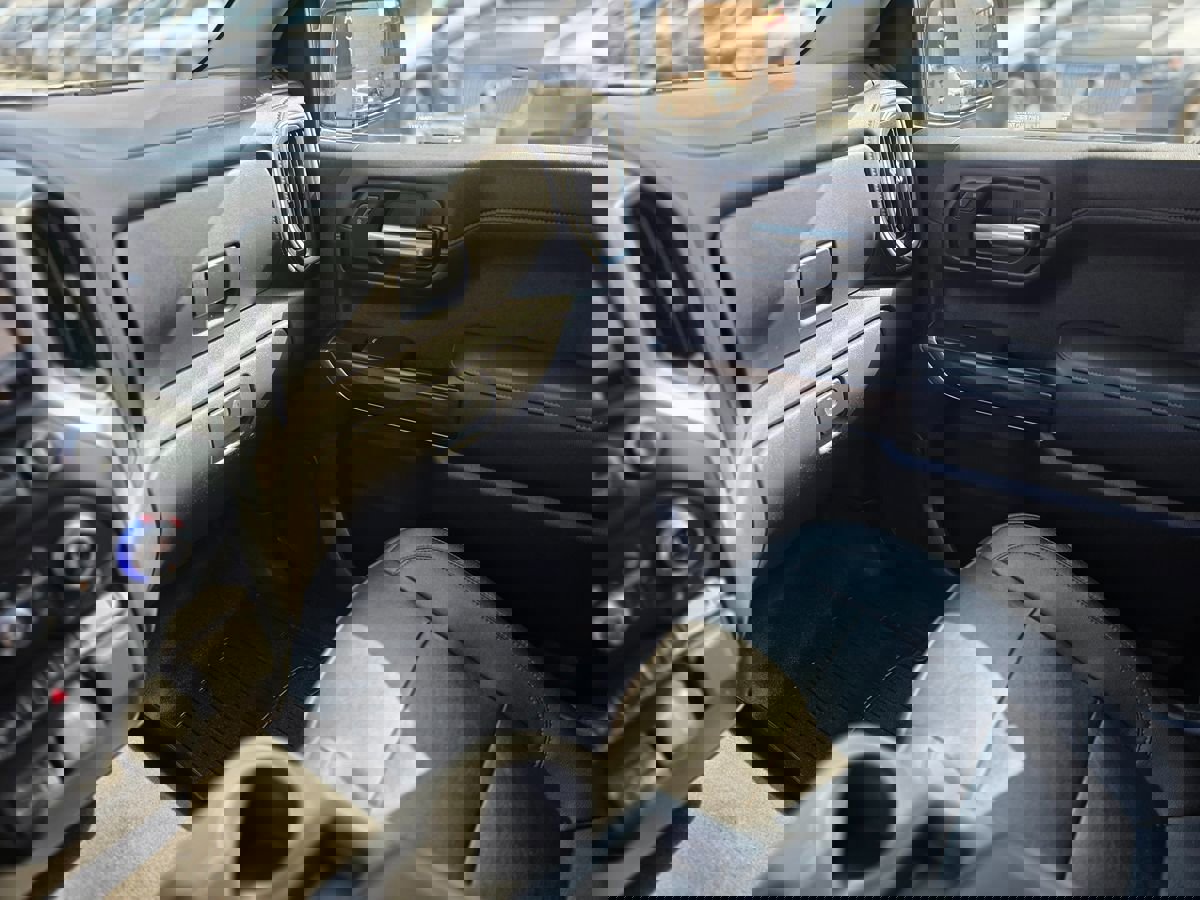 Used 2021 GMC Sierra 1500 SLT image 44