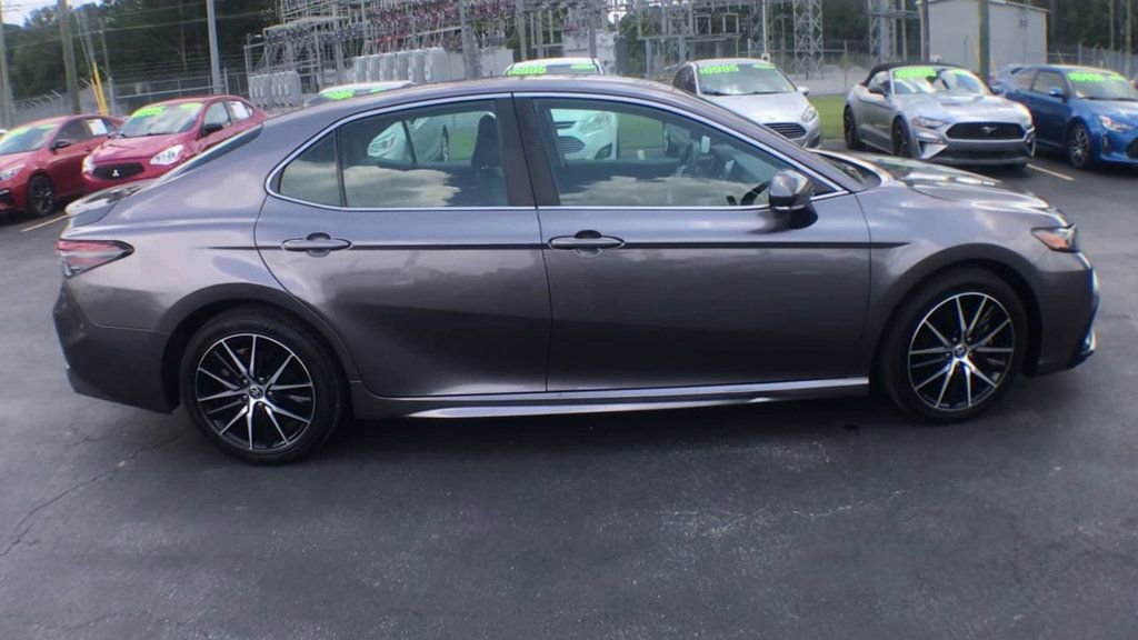 Used 2023 Toyota Camry SE image 9