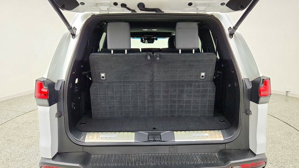 Used 2023 Lexus LX 600 4WD w/ Interior Upgrade Package image 22