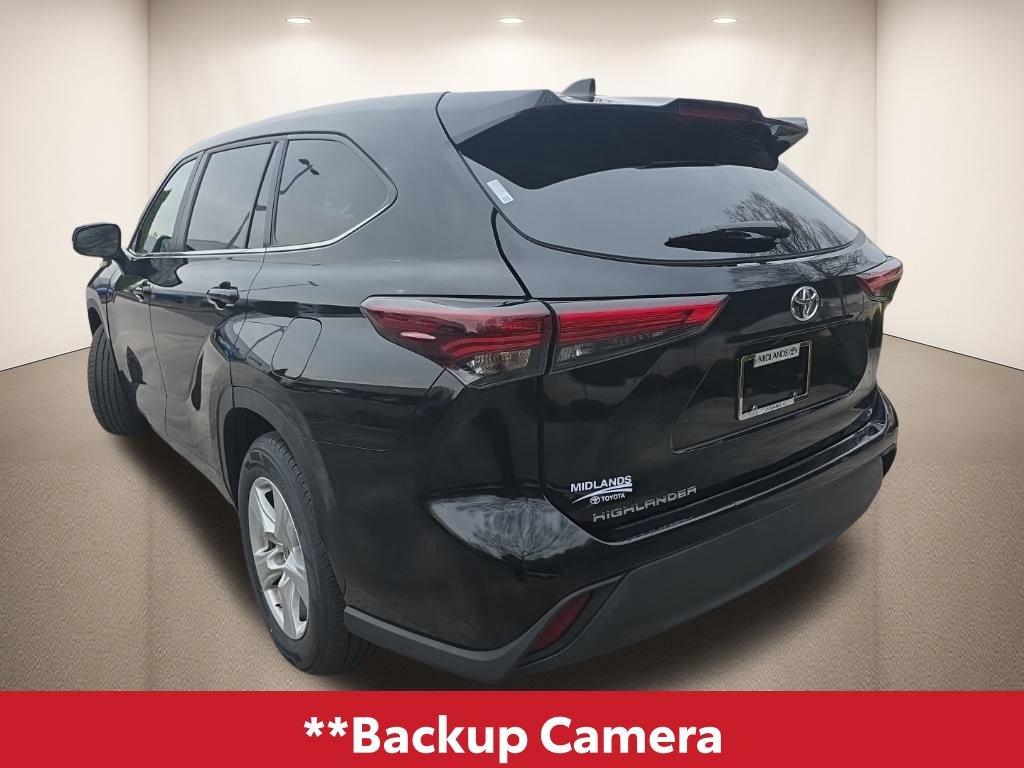 Used 2024 Toyota Highlander LE image 4