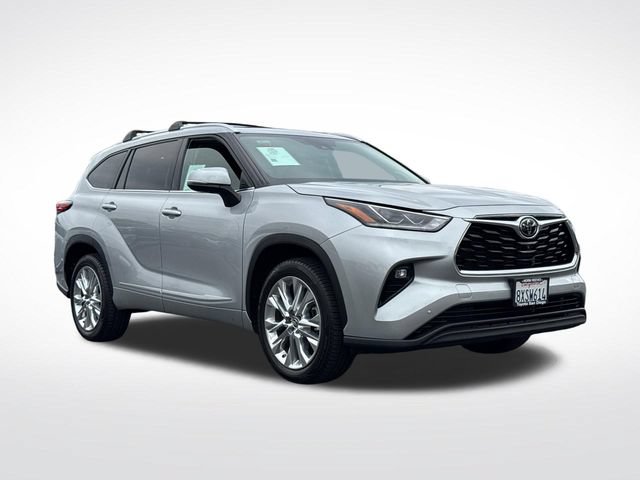 Certified 2021 Toyota Highlander Limited FWD image 4