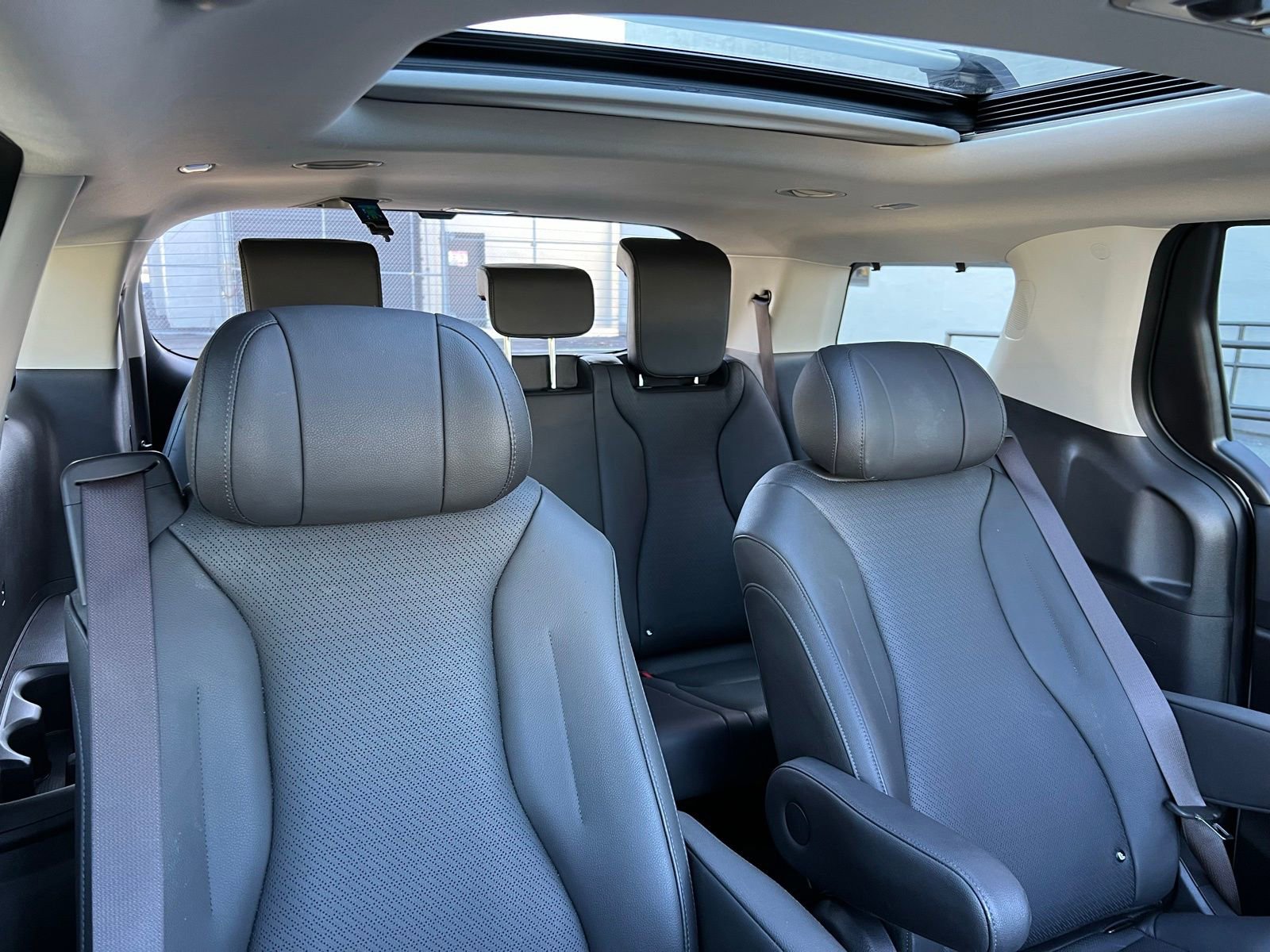 Used 2025 Kia Carnival SX Prestige image 60