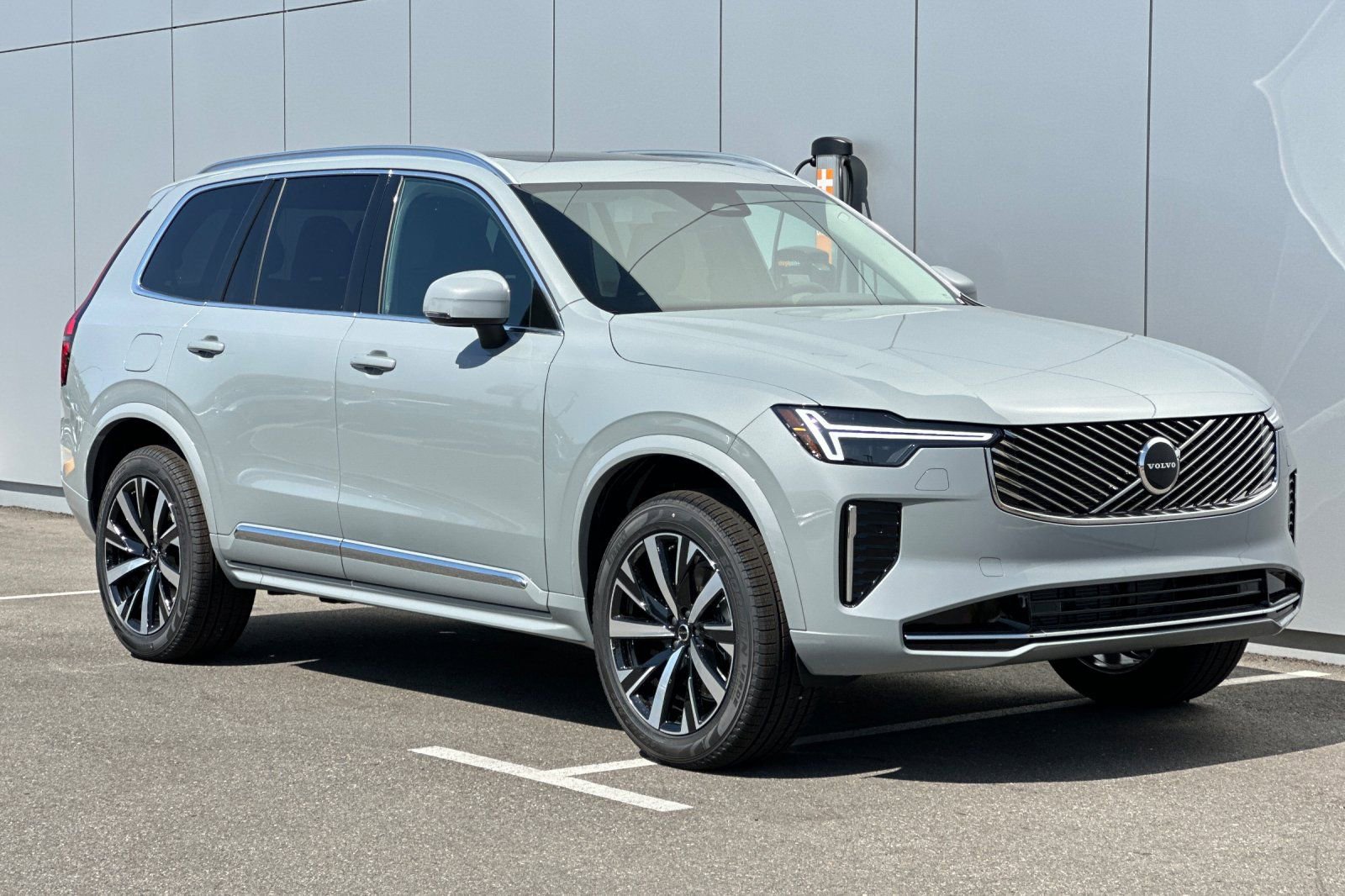 Certified 2025 Volvo XC90 B6 Core w/ Protection Package Premier image 7