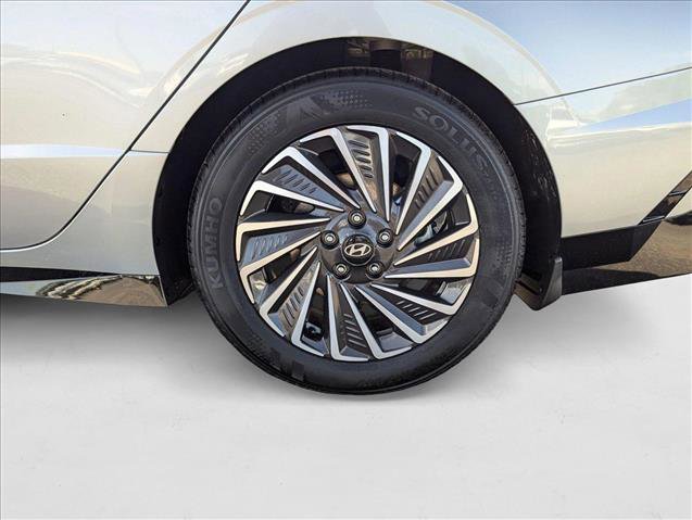 New 2025 Hyundai Sonata Limited image 9