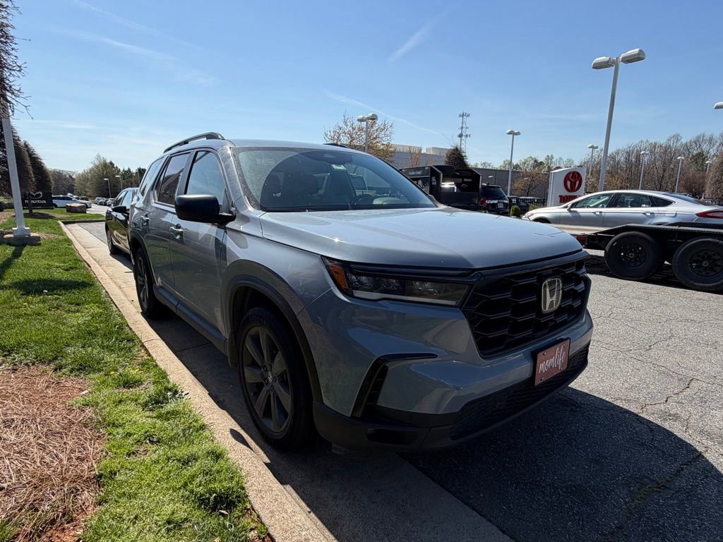 Used 2023 Honda Pilot Sport image 4