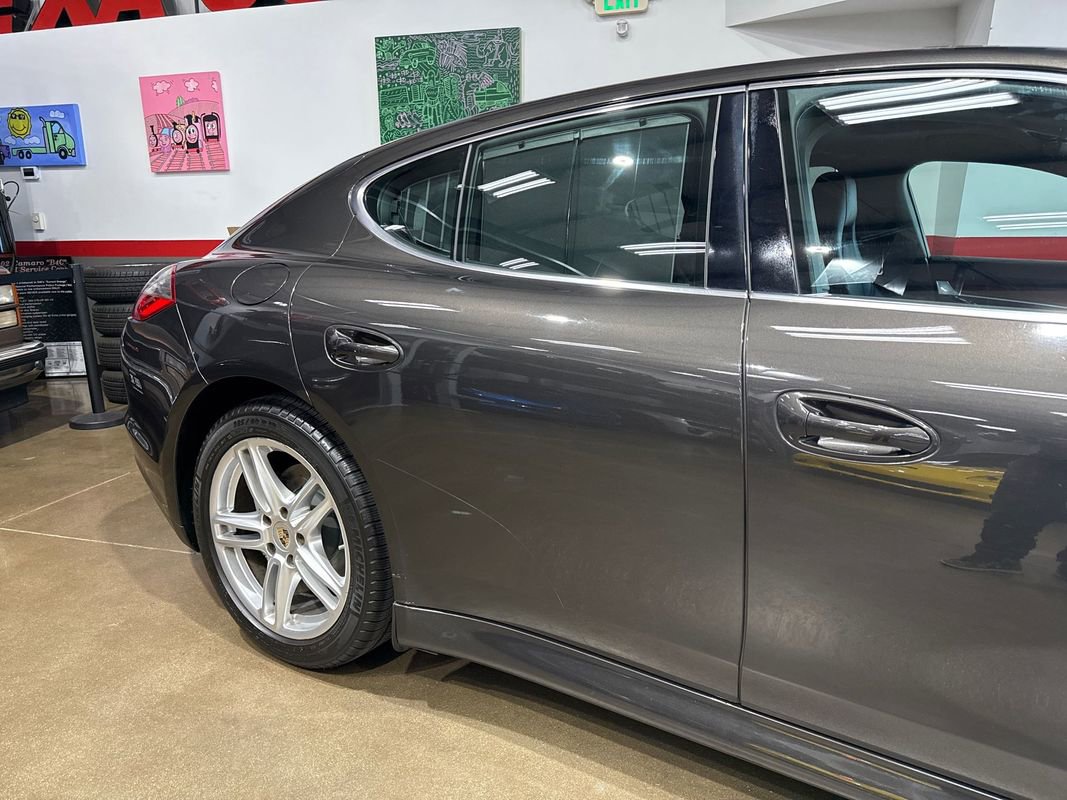 Used 2013 Porsche Panamera 4S image 32