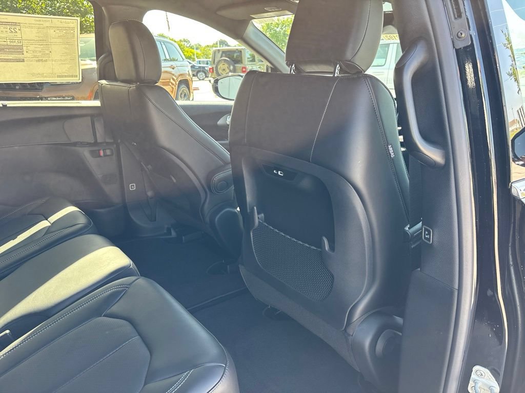 New 2027 Chrysler Pacifica Select FWD image 19