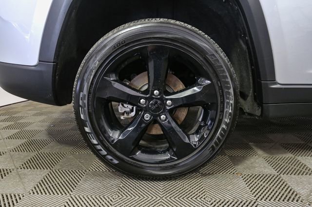 Used 2024 Jeep Grand Cherokee Altitude AWD/4WD image 16