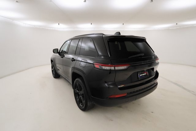 Used 2023 Jeep Grand Cherokee Altitude image 28