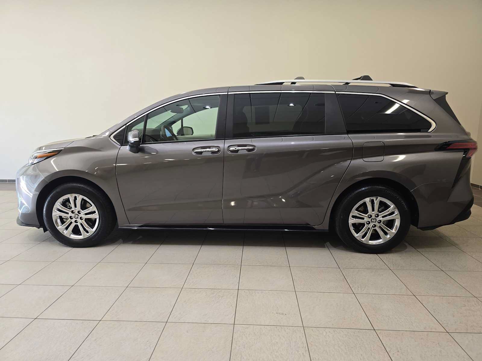 Certified 2024 Toyota Sienna Platinum AWD/4WD image 3