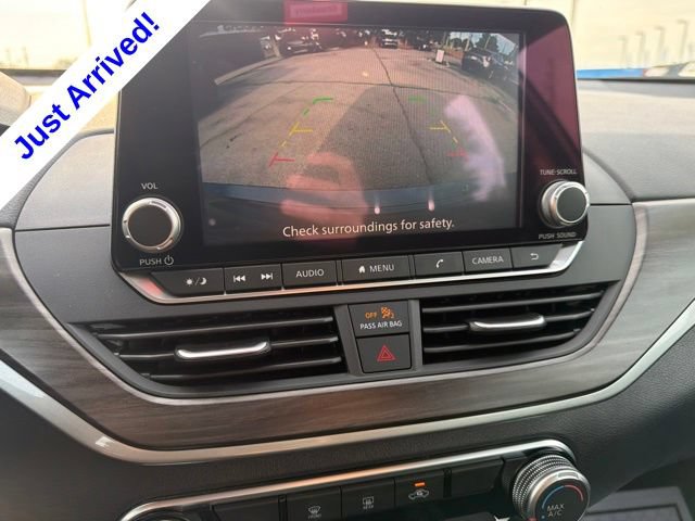Used 2025 Nissan Altima 2.5 SV FWD image 14