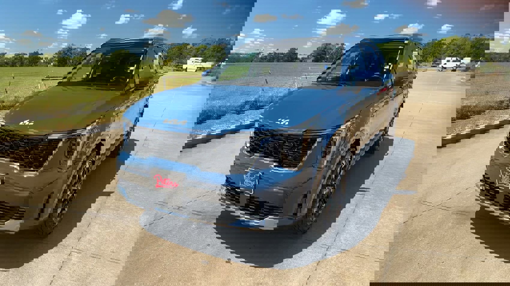 Used 2025 Kia Sorento EX w/ Panoramic Sunroof Package image 3