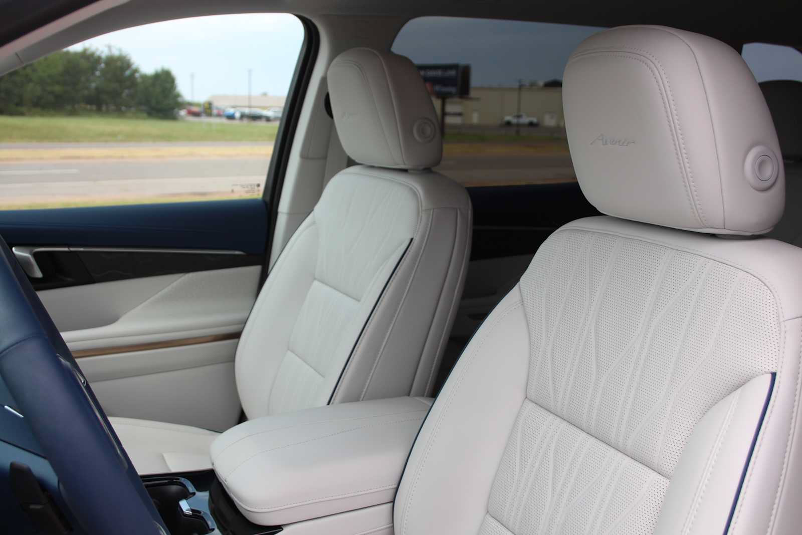 Used 2025 Buick Enclave Avenir AWD/4WD image 30