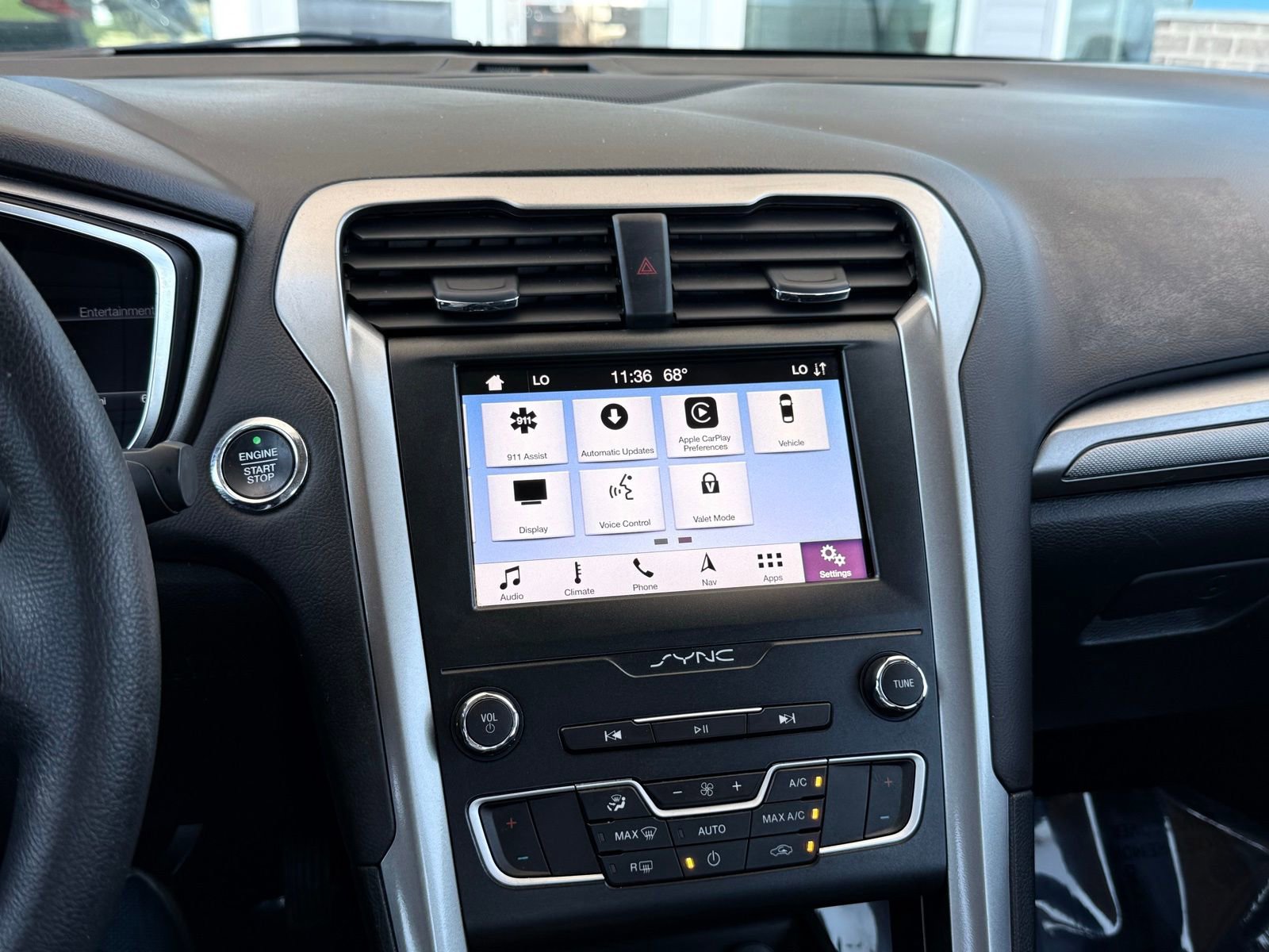 Used 2019 Ford Fusion SE FWD image 34