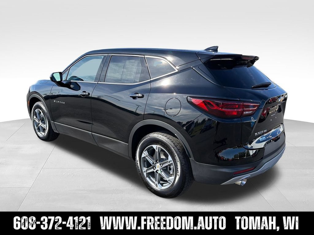 Used 2025 Chevrolet Blazer LT AWD/4WD image 3