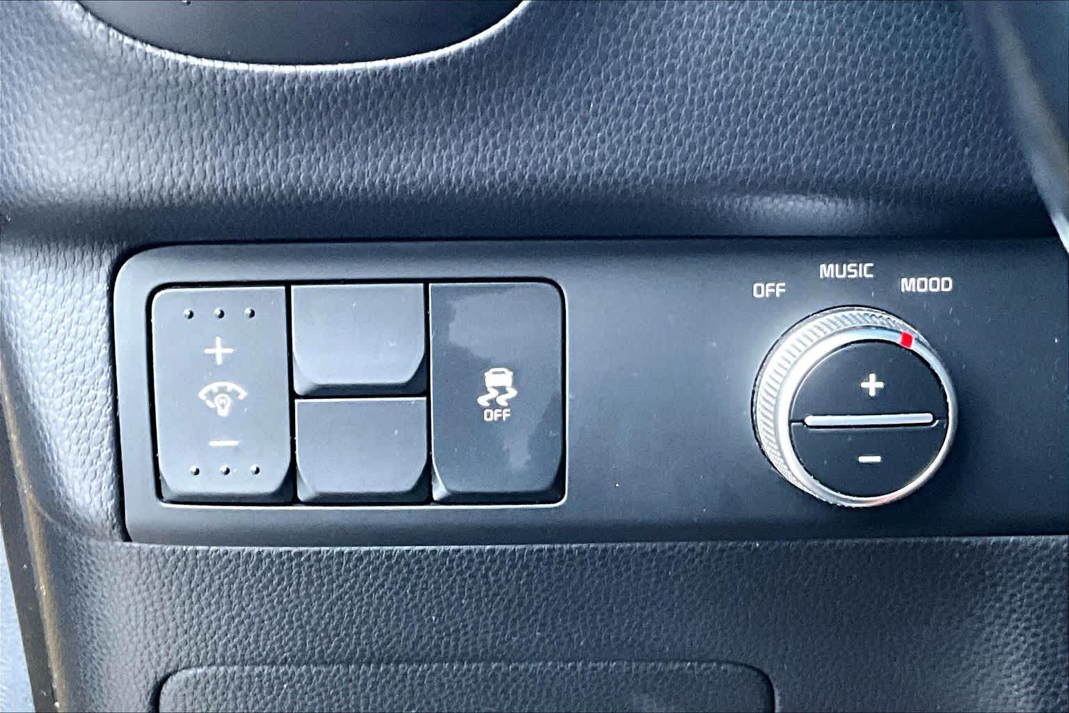Used 2014 Kia Soul ! w/ Sun & Sound Package FWD image 28
