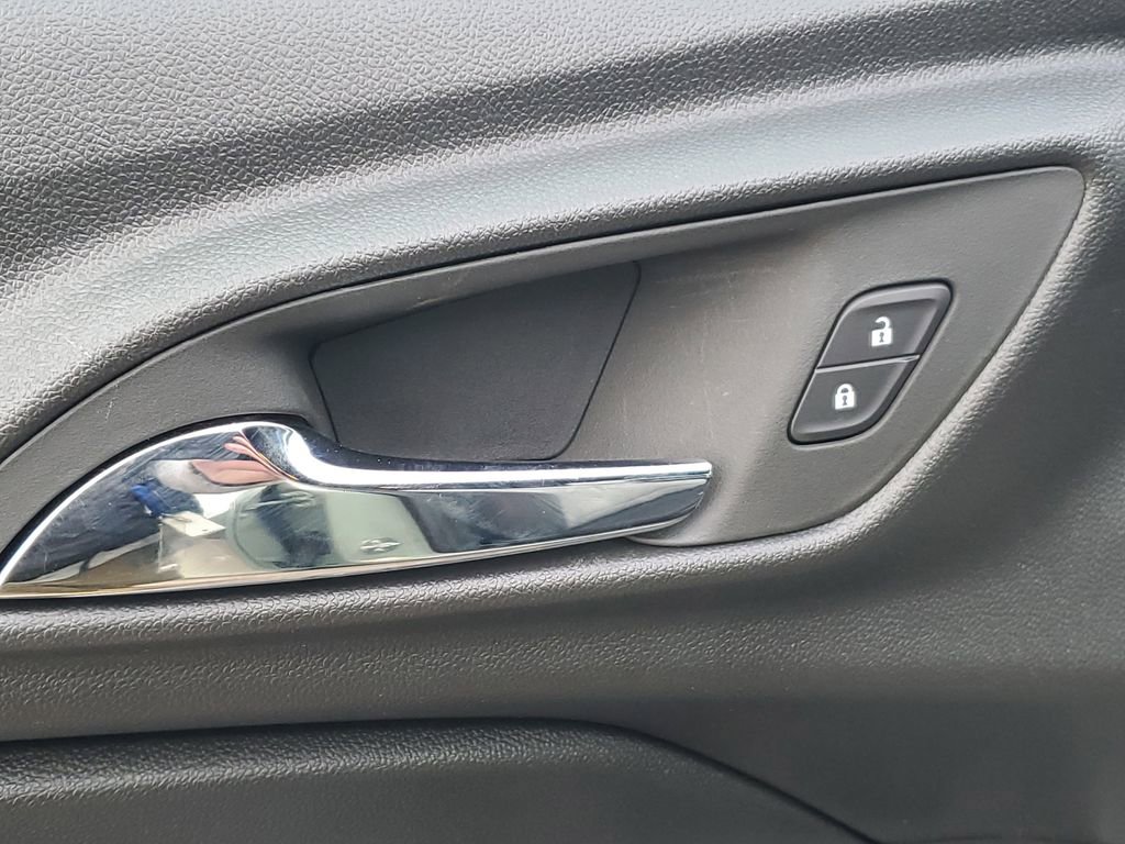 Used 2024 Chevrolet Trax RS image 21