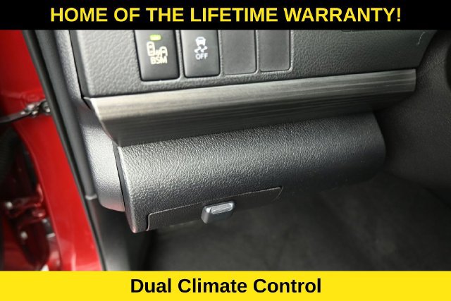 Used 2015 Toyota Camry XLE w/ Moonroof Package FWD image 16