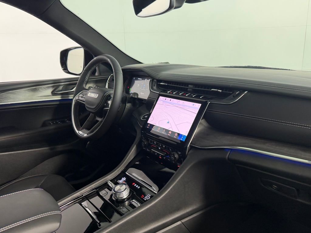 Used 2025 Jeep Grand Cherokee L Overland w/ Trailer Tow Package AWD/4WD image 31