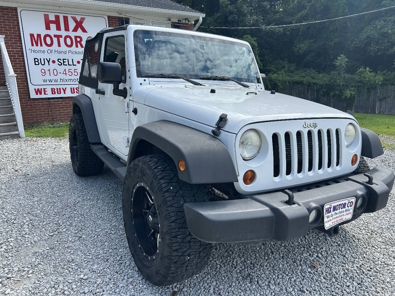 Used 2013 Jeep Wrangler Sahara w/ Connectivity Group AWD/4WD image 7