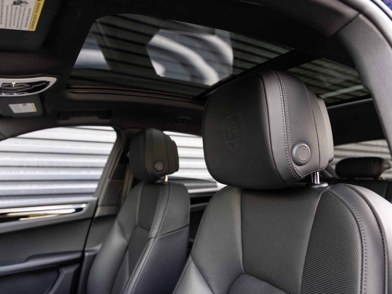 Certified 2025 Porsche Macan image 24