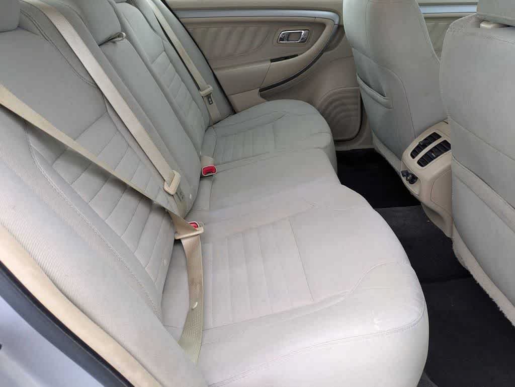 Used 2017 Ford Taurus SE FWD image 19