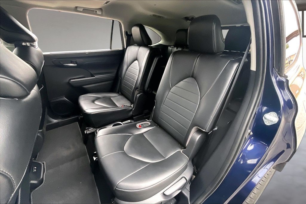 Used 2021 Toyota Highlander XLE FWD image 22