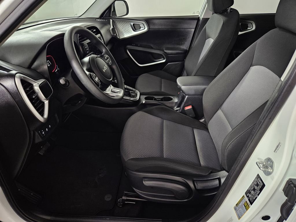 Used 2025 Kia Soul LX w/ LX Technology Package image 21