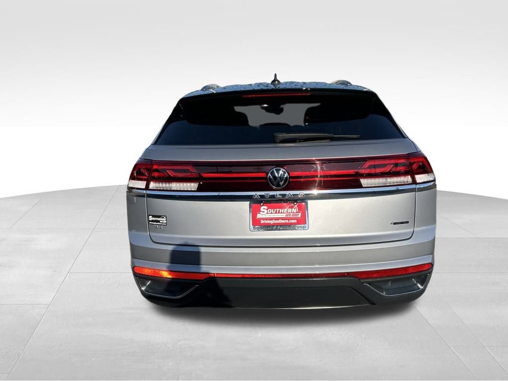 Used 2024 Volkswagen Atlas Cross Sport SE image 3