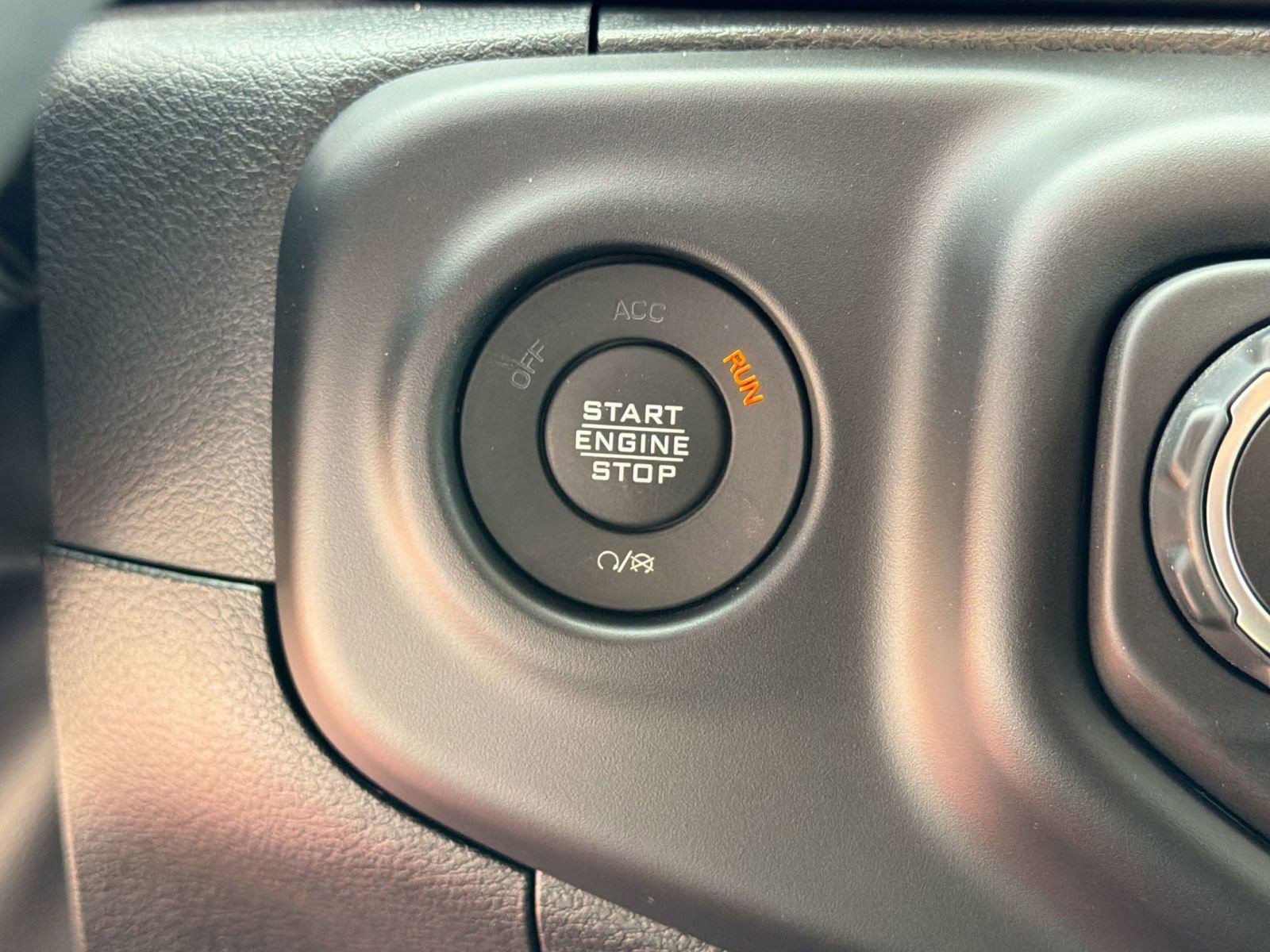 Used 2023 Jeep Gladiator Sport AWD/4WD image 26