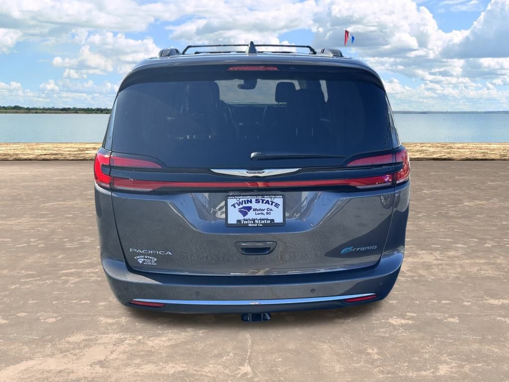 Used 2022 Chrysler Pacifica Limited w/ Uconnect Theater Family Group image 7