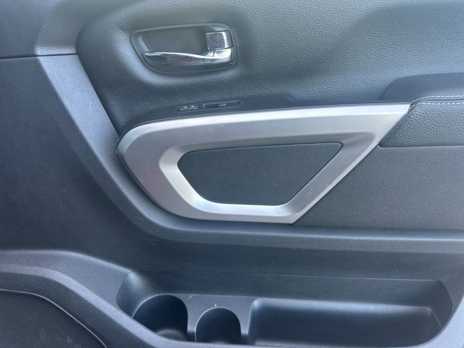 Used 2017 Nissan Titan PRO-4X image 18
