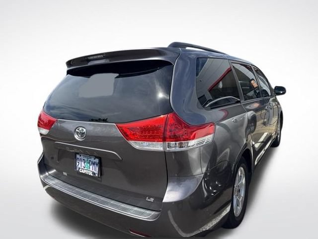 Used 2014 Toyota Sienna LE FWD image 4