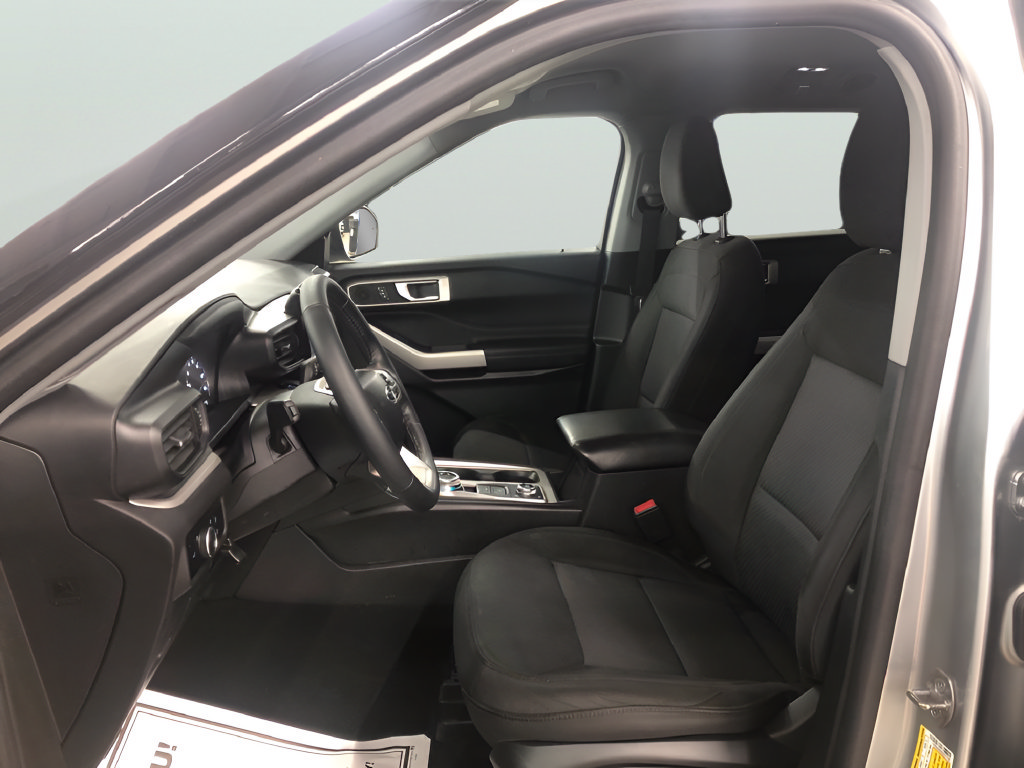 Used 2024 Ford Explorer XLT AWD/4WD image 15