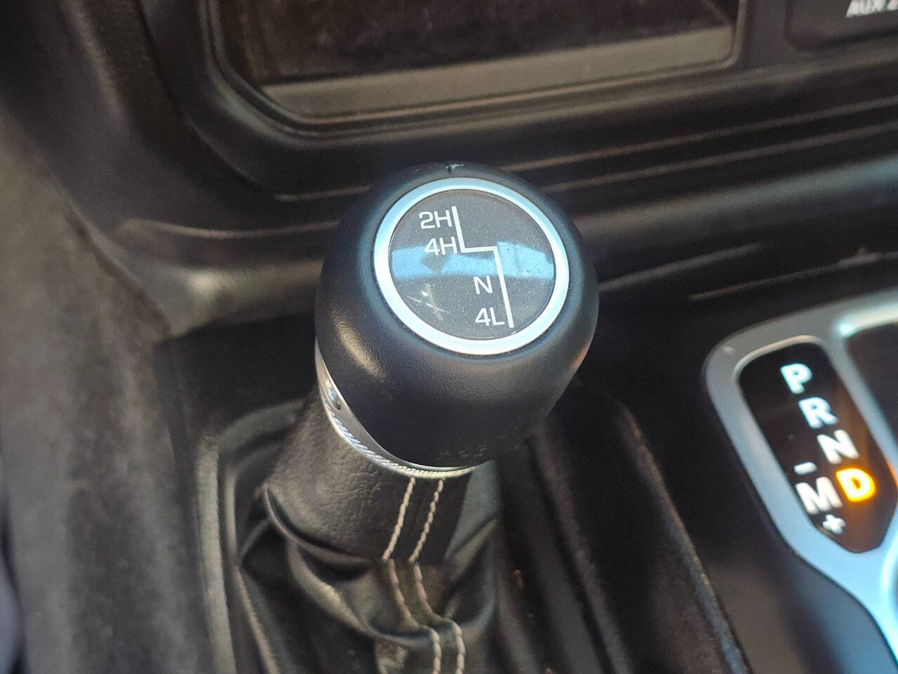 Used 2018 Jeep Wrangler Unlimited Sahara image 10