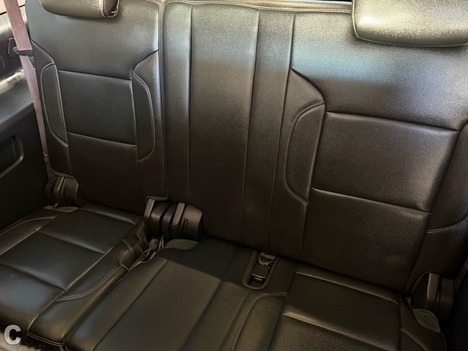Used 2015 Chevrolet Suburban LT RWD image 16