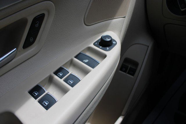 Used 2015 Volkswagen Eos Komfort image 17