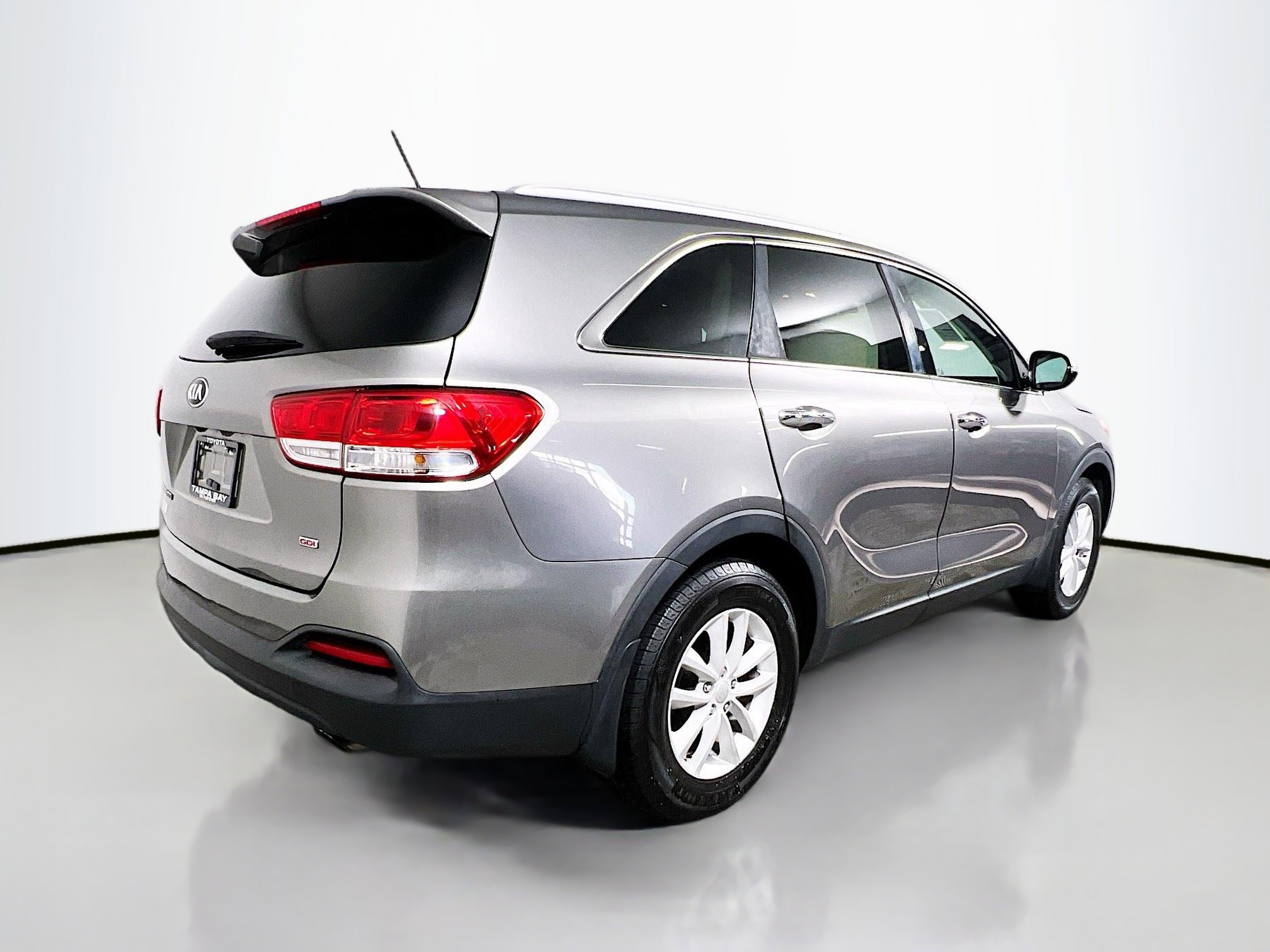 Used 2017 Kia Sorento LX image 4