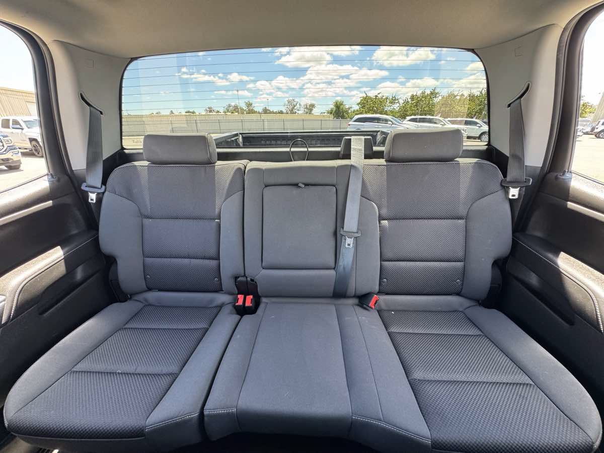 Used 2018 Chevrolet Silverado 1500 LT w/ LT Eassist Package RWD image 32