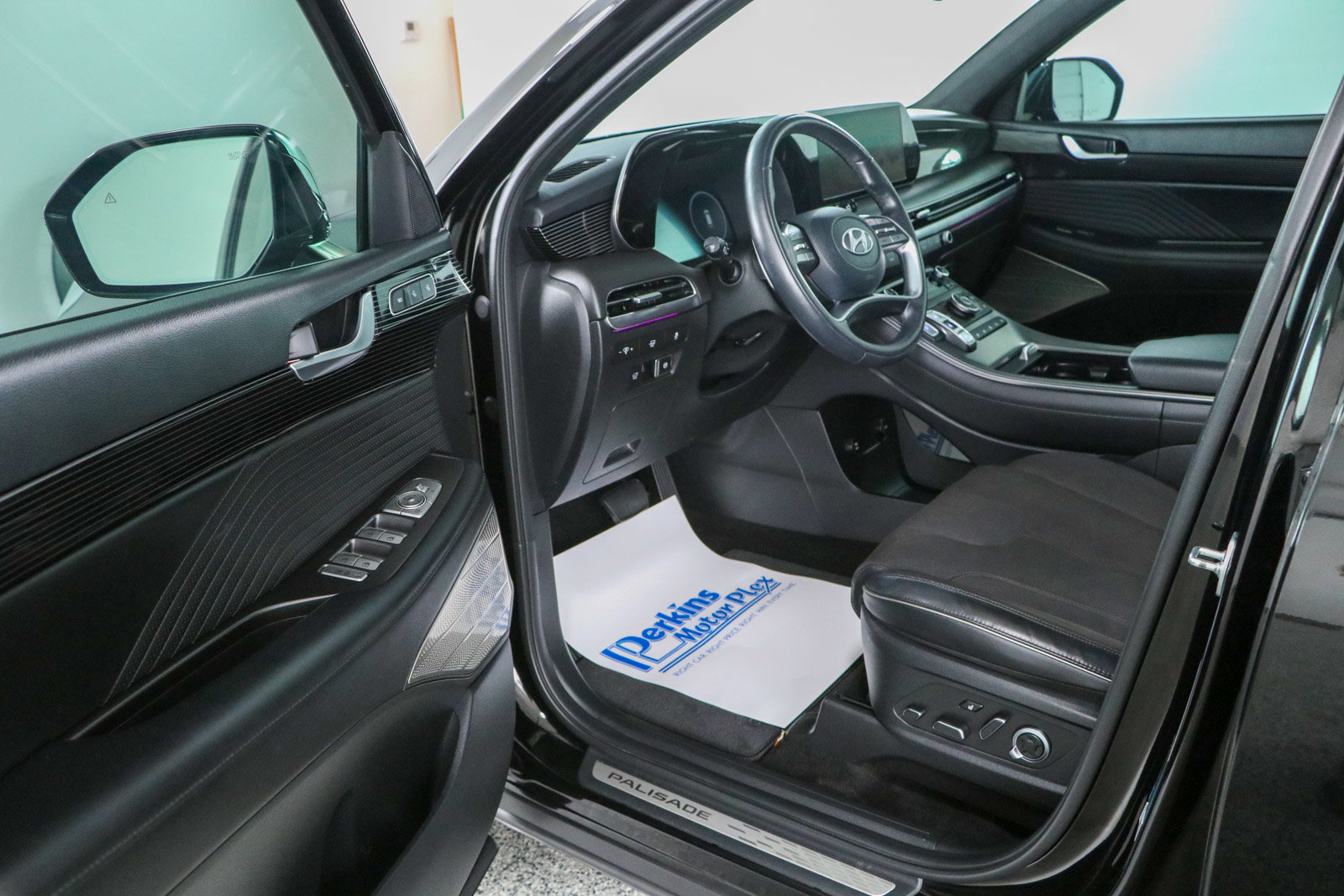 Used 2024 Hyundai Palisade Calligraphy AWD/4WD image 3