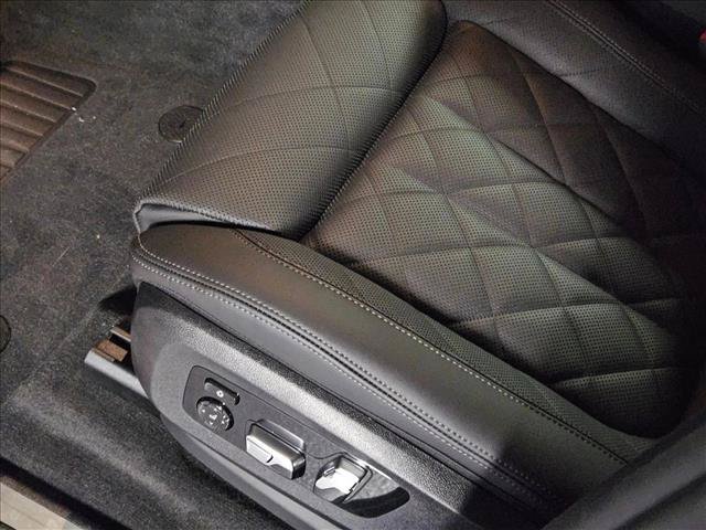 Used 2027 BMW X7 xDrive40i w/ Premium Package AWD/4WD image 4
