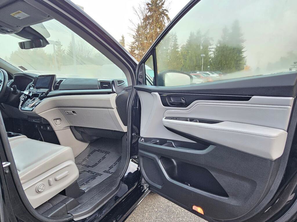 Certified 2022 Honda Odyssey Touring image 11